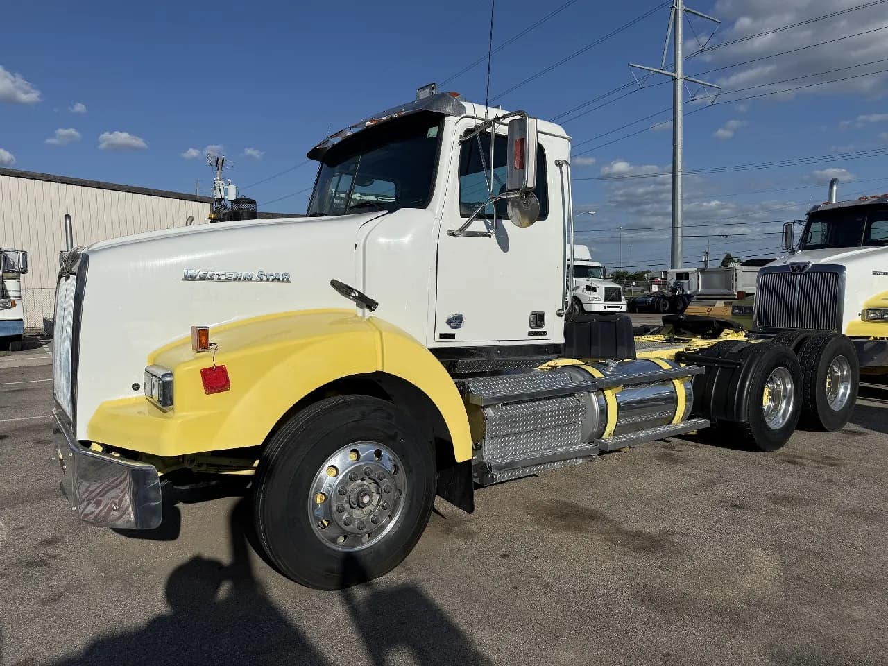2015 Western Star 4900SA Tandem Axle Daycab - Day Cab