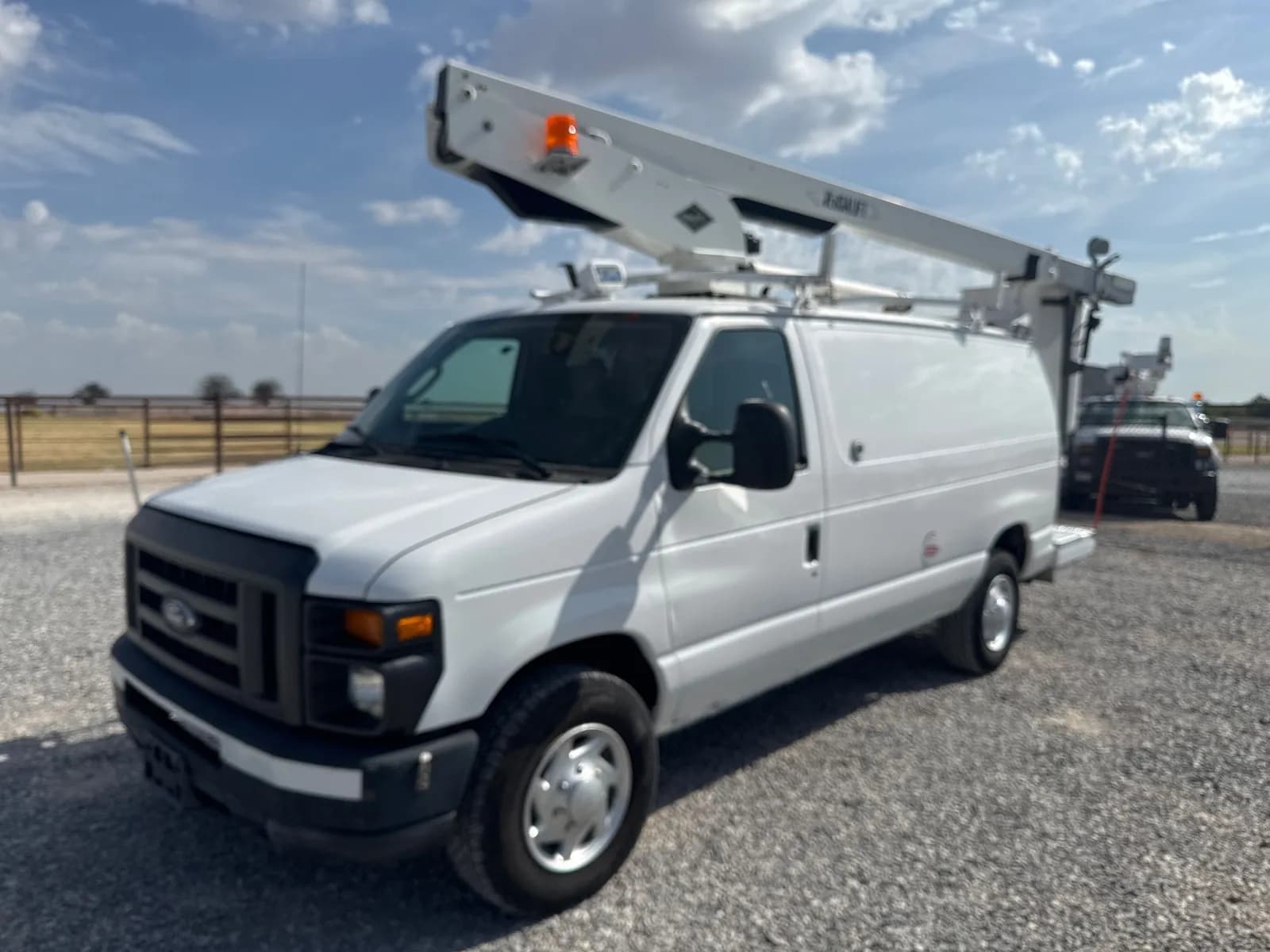 2012 Ford E-350 Super Duty - Bucket