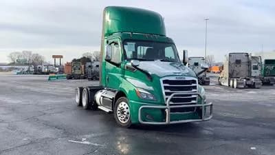 2020 Freightliner Cascadia - Day Cab