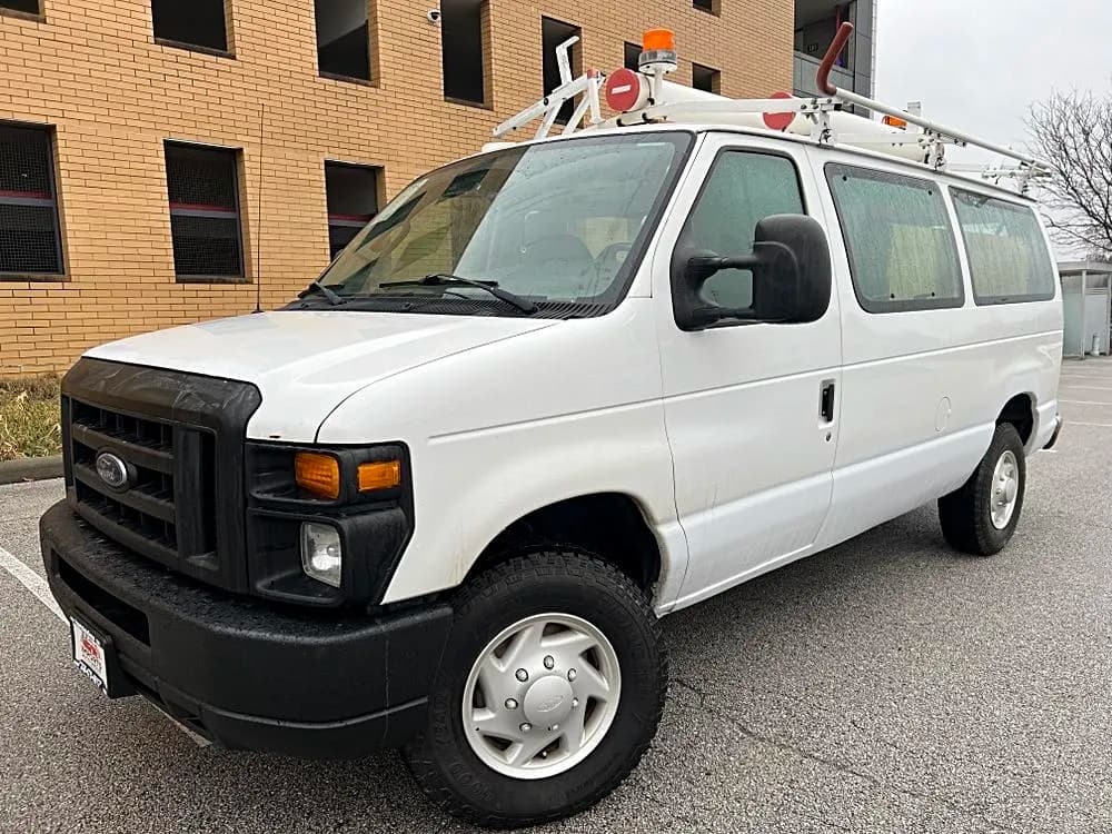 2008 Ford E-350 Super Duty - Vans