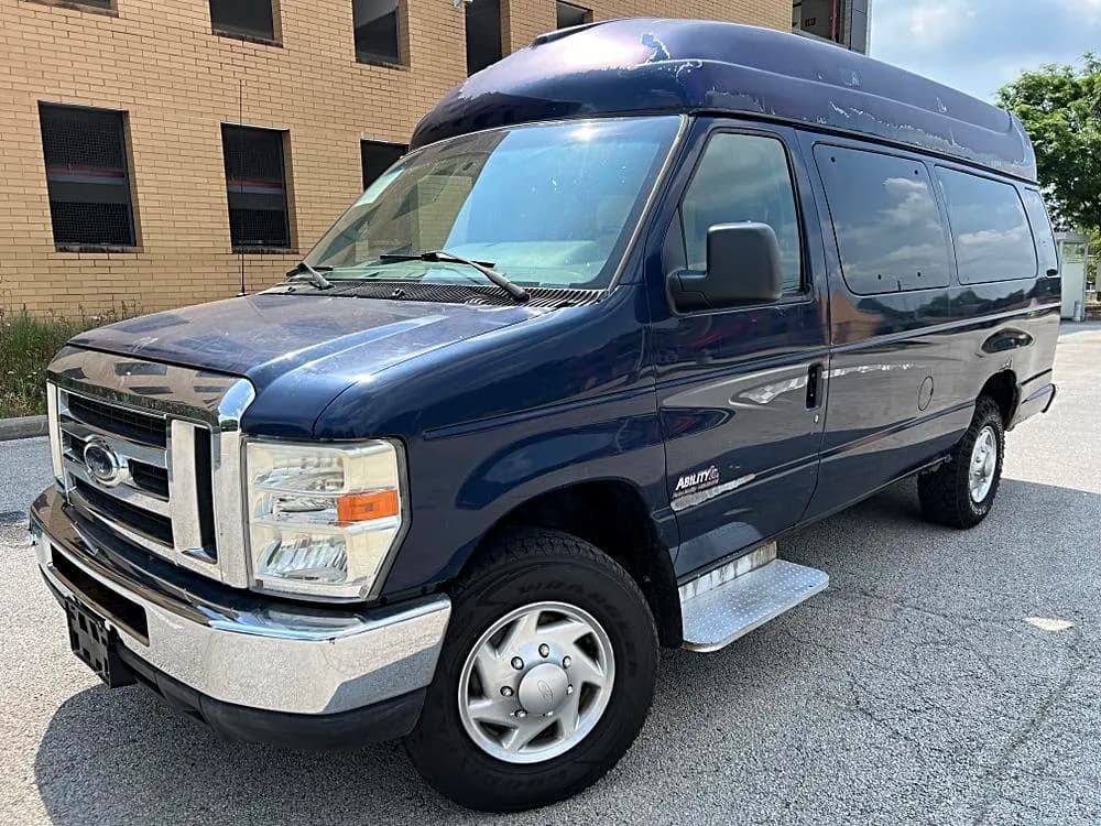 2009 Ford E-350 Super Duty - Vans