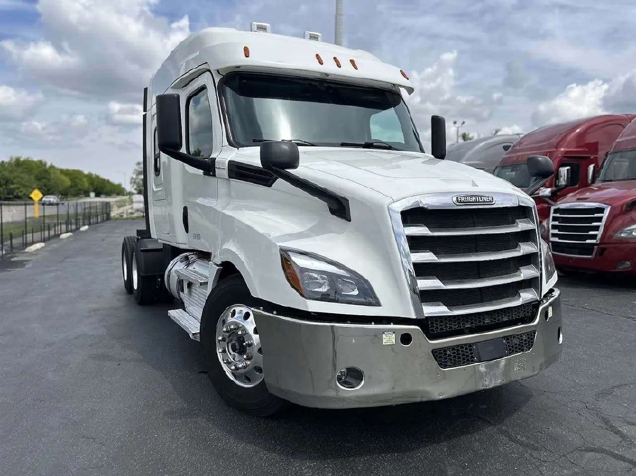 2020 Freightliner Cascadia - Sleeper
