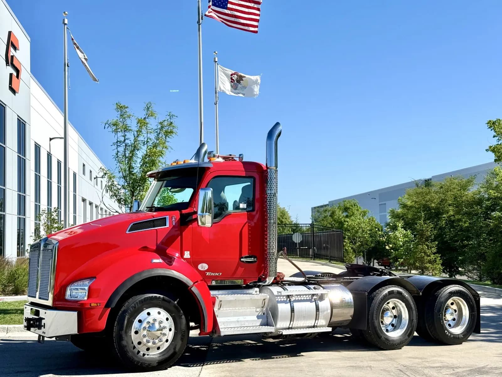 2022 Kenworth T880 - Day Cab