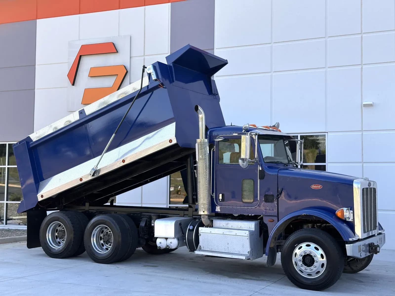 2016 Peterbilt 365 - Dump