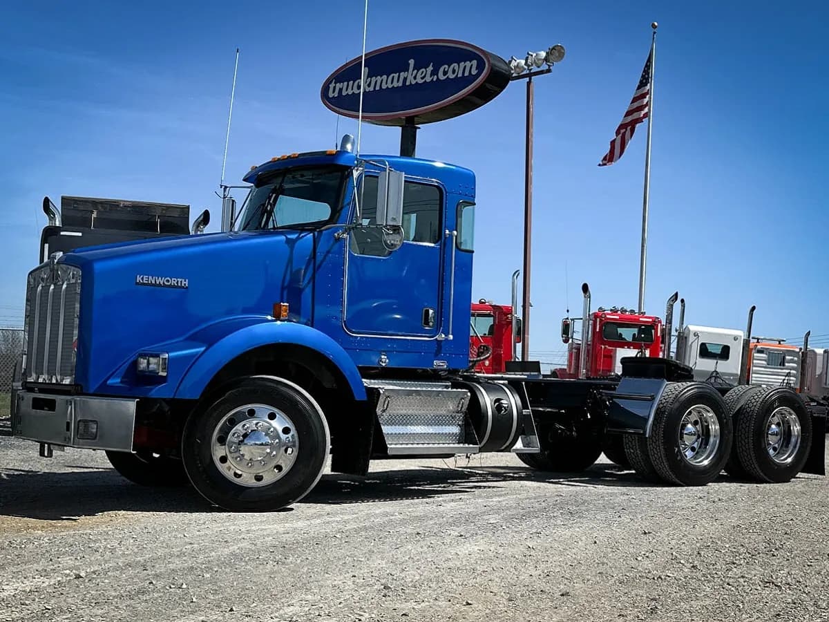 2018 Kenworth T800 - Day Cab