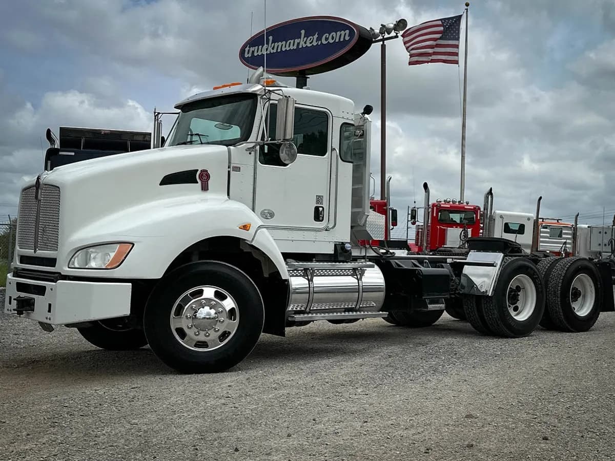 2015 Kenworth T400 - Day Cab