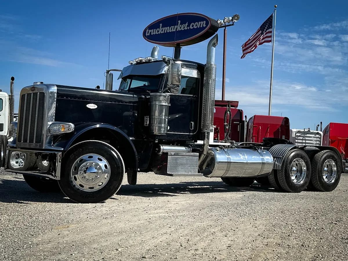 2021 Peterbilt 389 - Day Cab