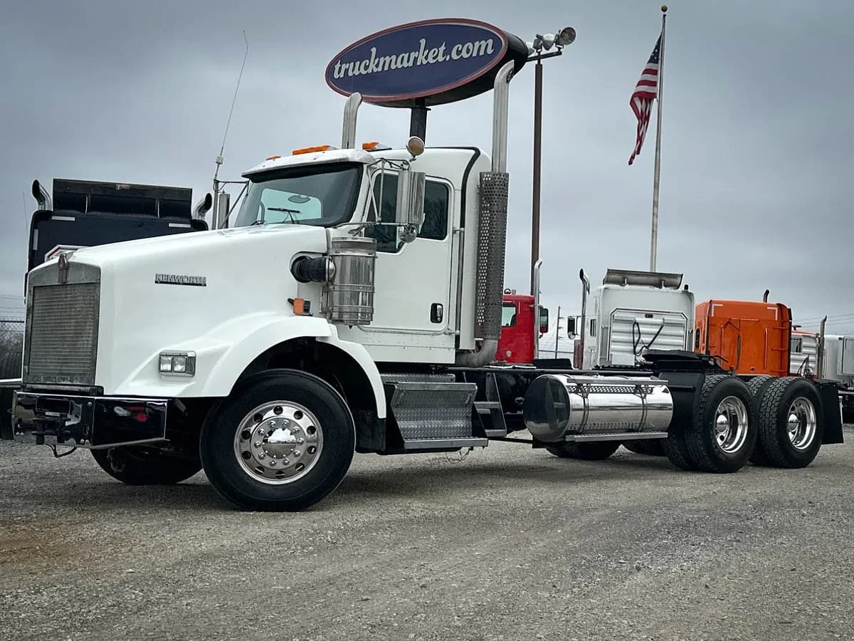 2012 Kenworth T800 - Day Cab