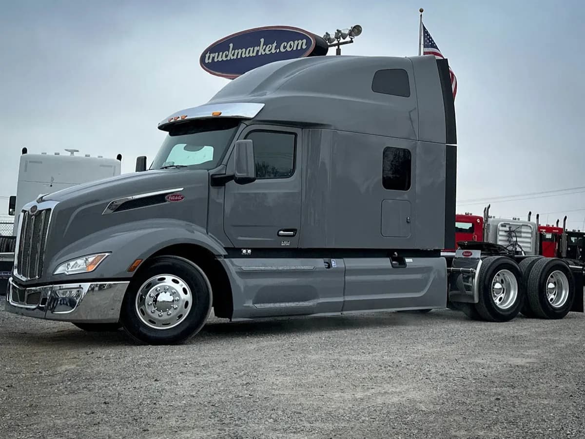 2022 Peterbilt 579 - Sleeper