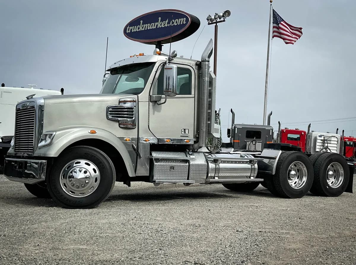 2013 Freightliner Coronado - Day Cab