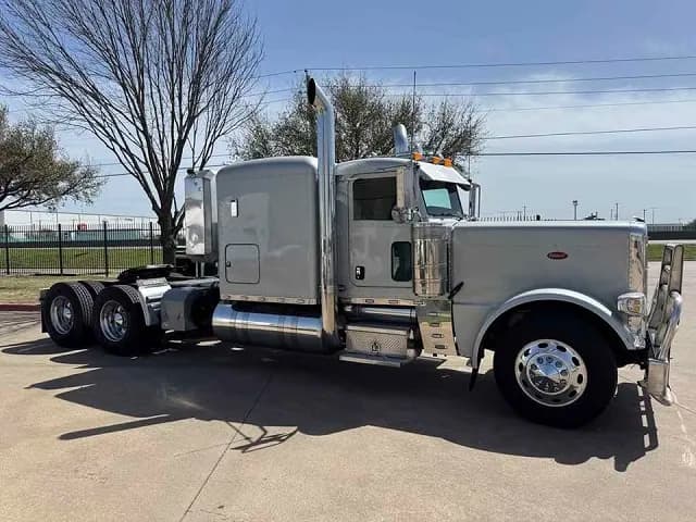 2014 Peterbilt 389 - Glider Kit Trucks