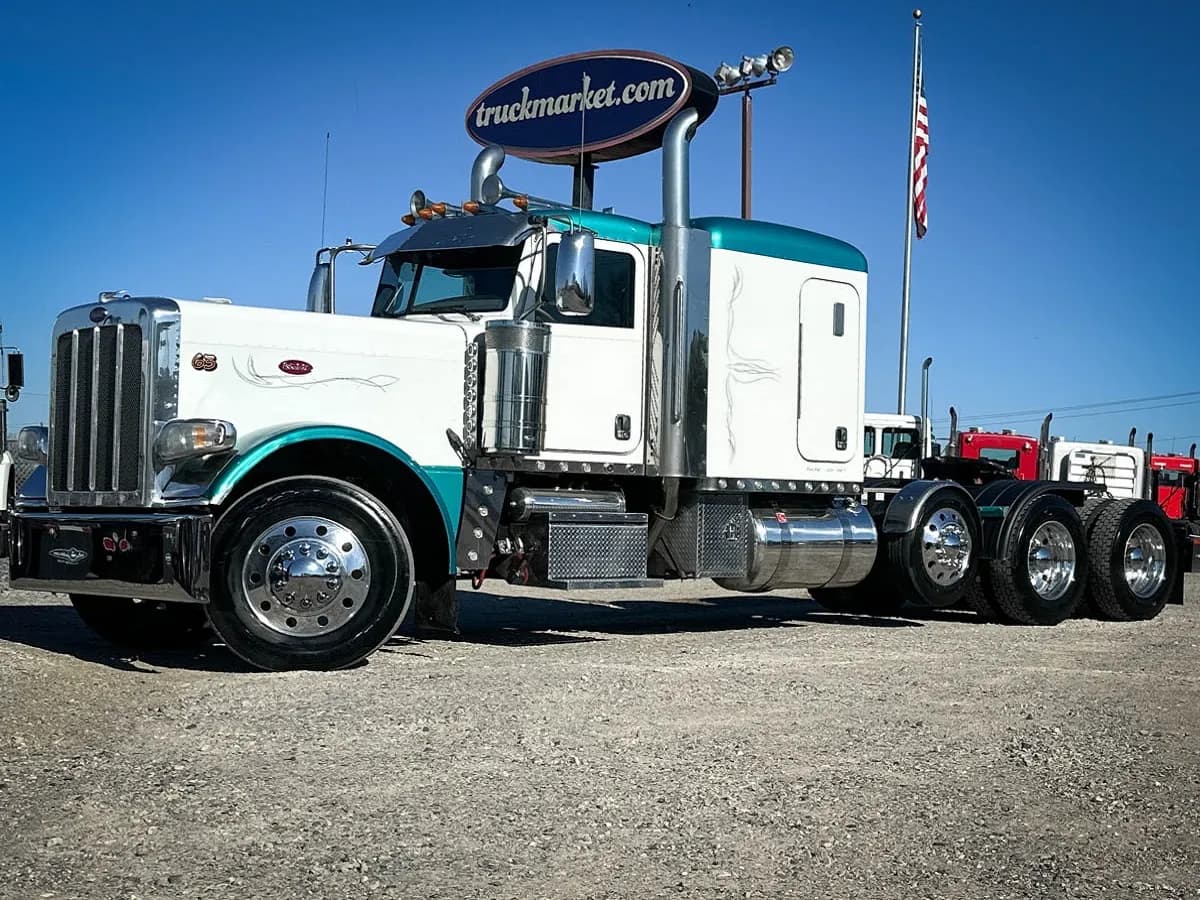 2014 Peterbilt 389 TRI - Sleeper