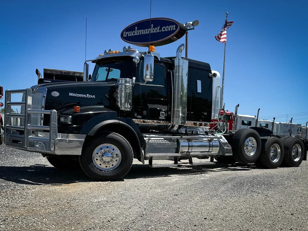 2020 Western Star 4900 TRI - Sleeper