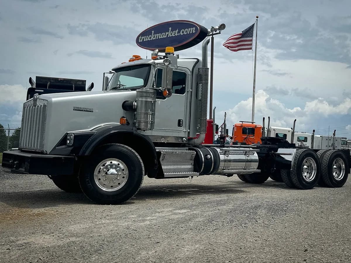 2013 Kenworth T800W - Day Cab