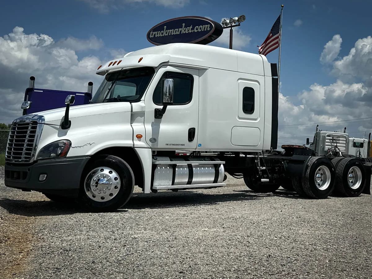2016 Freightliner Cascadia - Sleeper