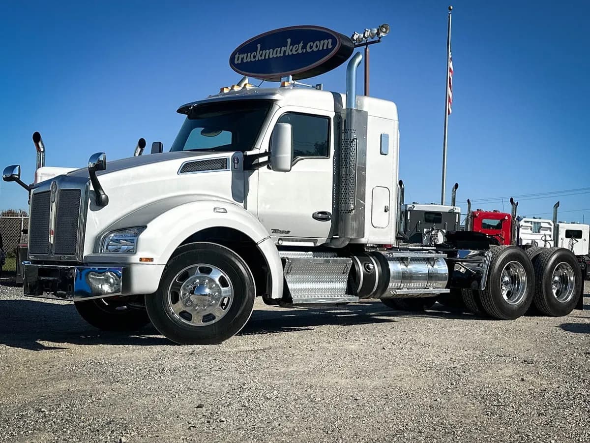 2021 Kenworth T880 - Sleeper