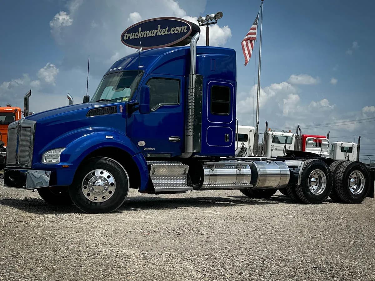 2022 Kenworth T880 - Sleeper