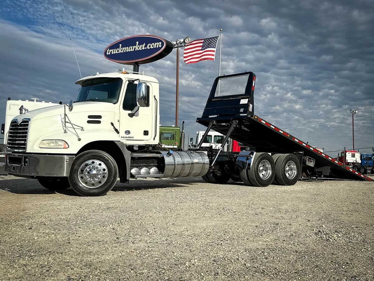 2017 Mack CXU613 - Tow