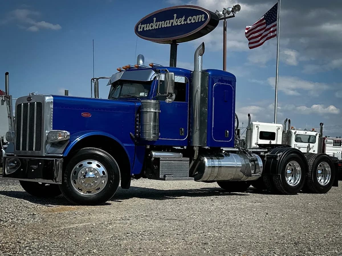 2023 Peterbilt 389 - Sleeper