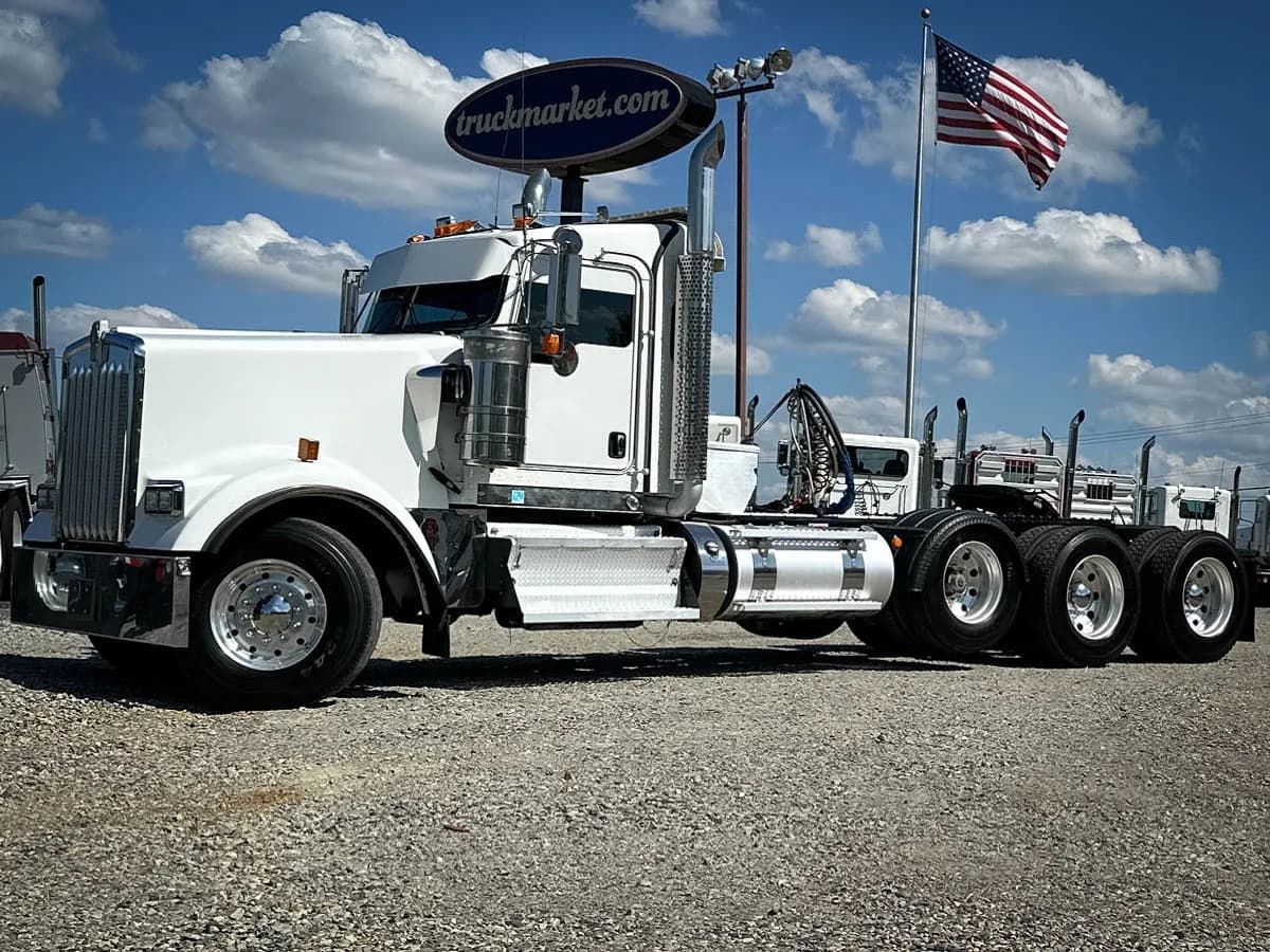 2020 Kenworth W900L TRI - Day Cab