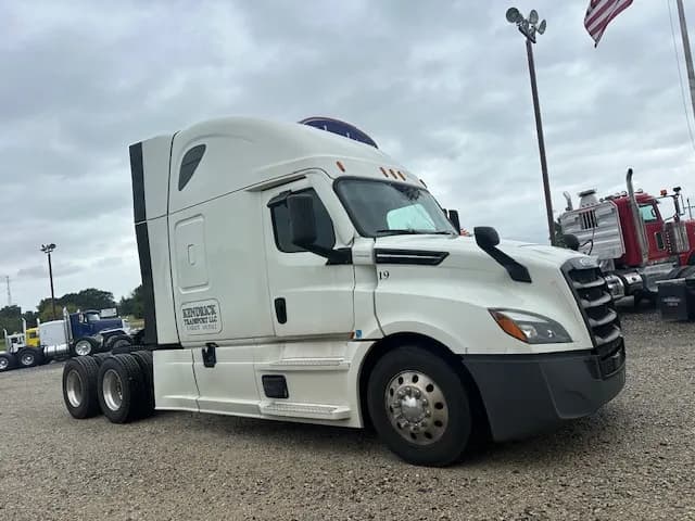2020 Freightliner Cascadia - Sleeper