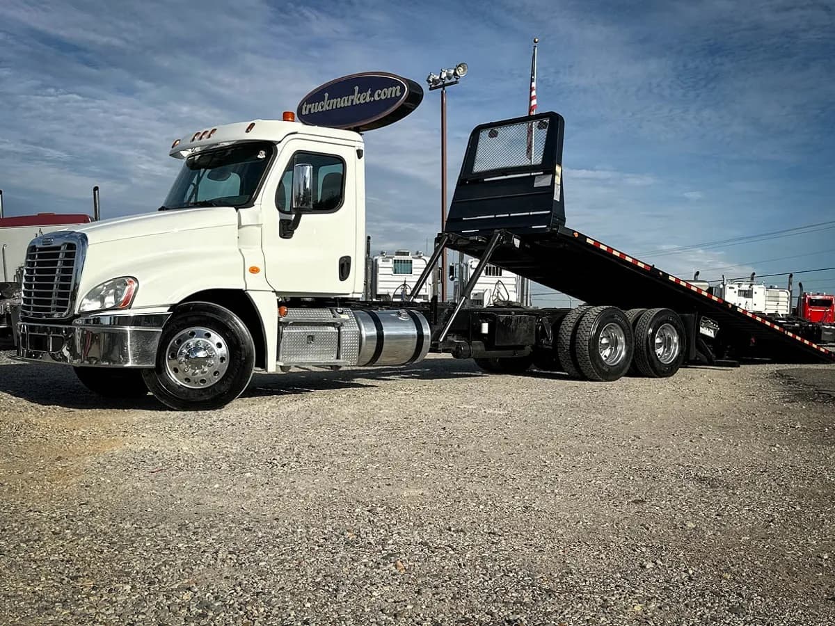 2013 Freightliner Cascadia - Tow