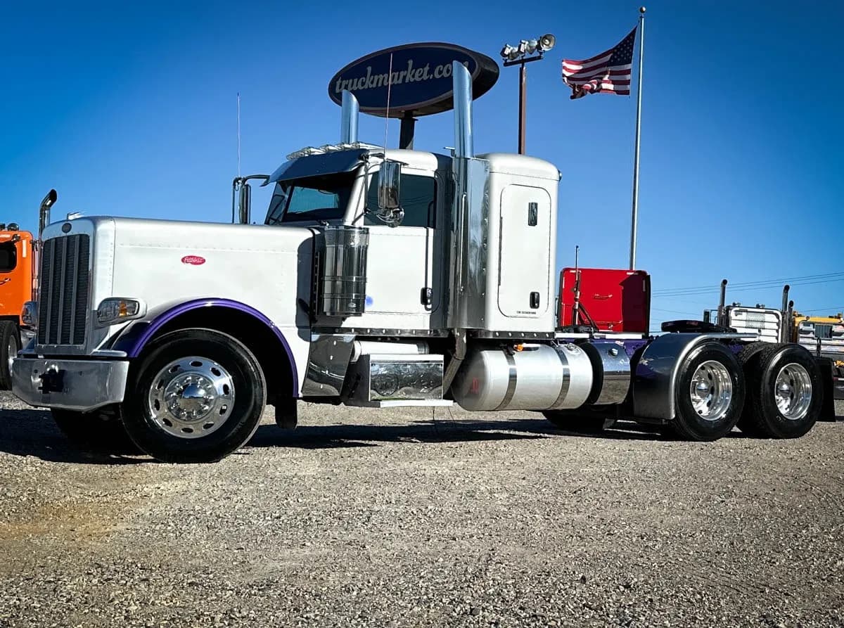 2024 Peterbilt 389 - Sleeper
