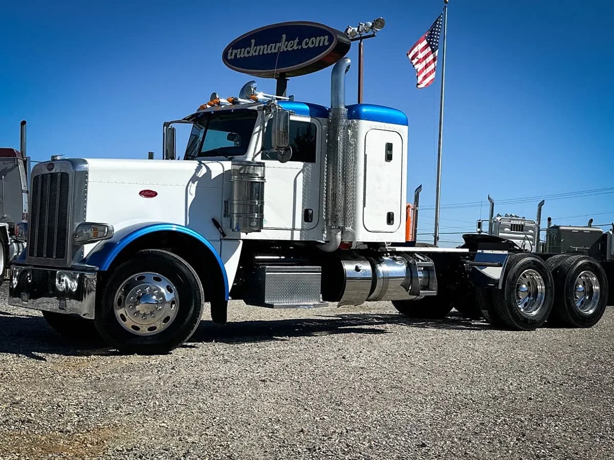 2015 Peterbilt 389 - Sleeper