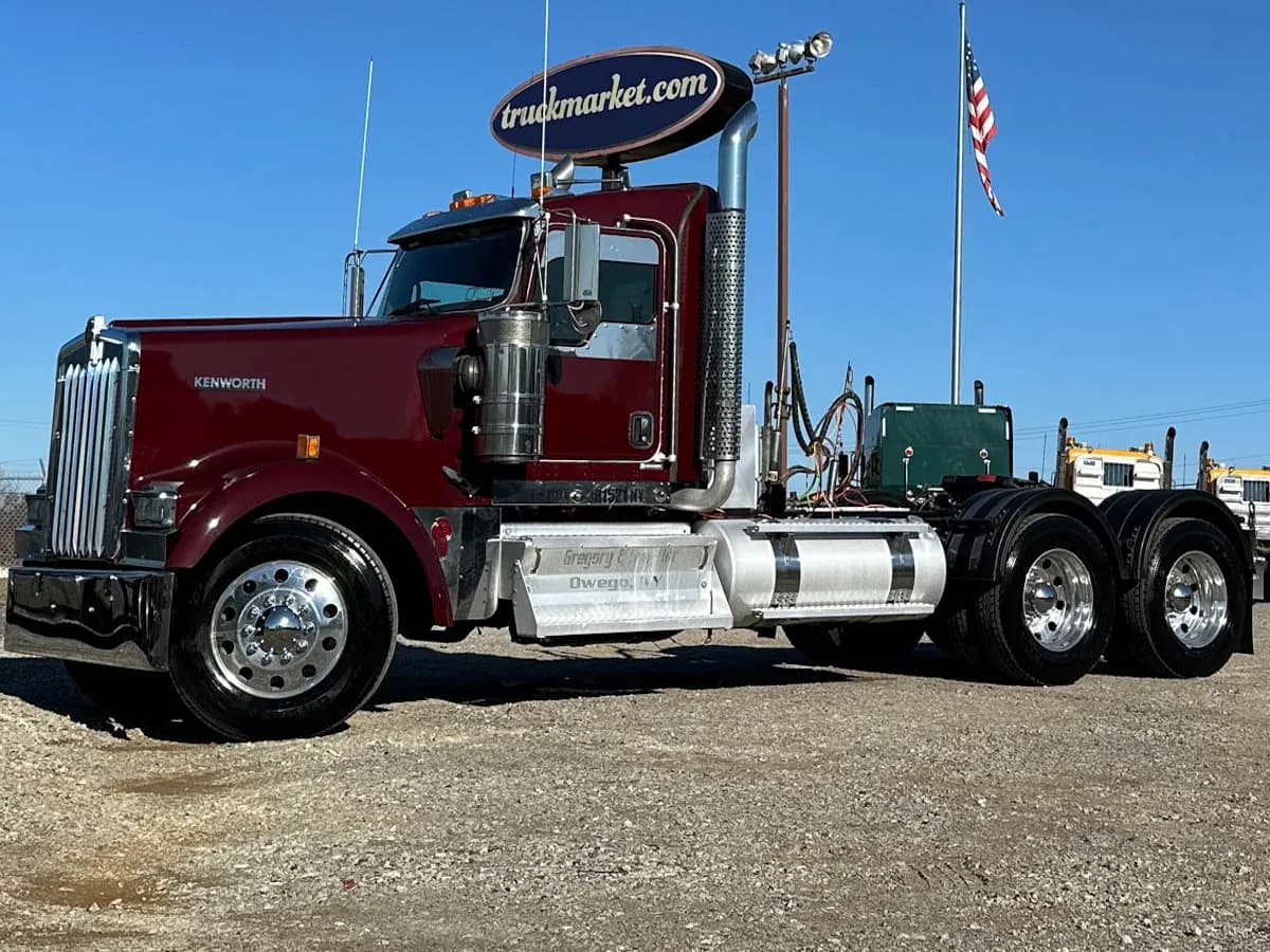 2023 Kenworth W900L - Day Cab