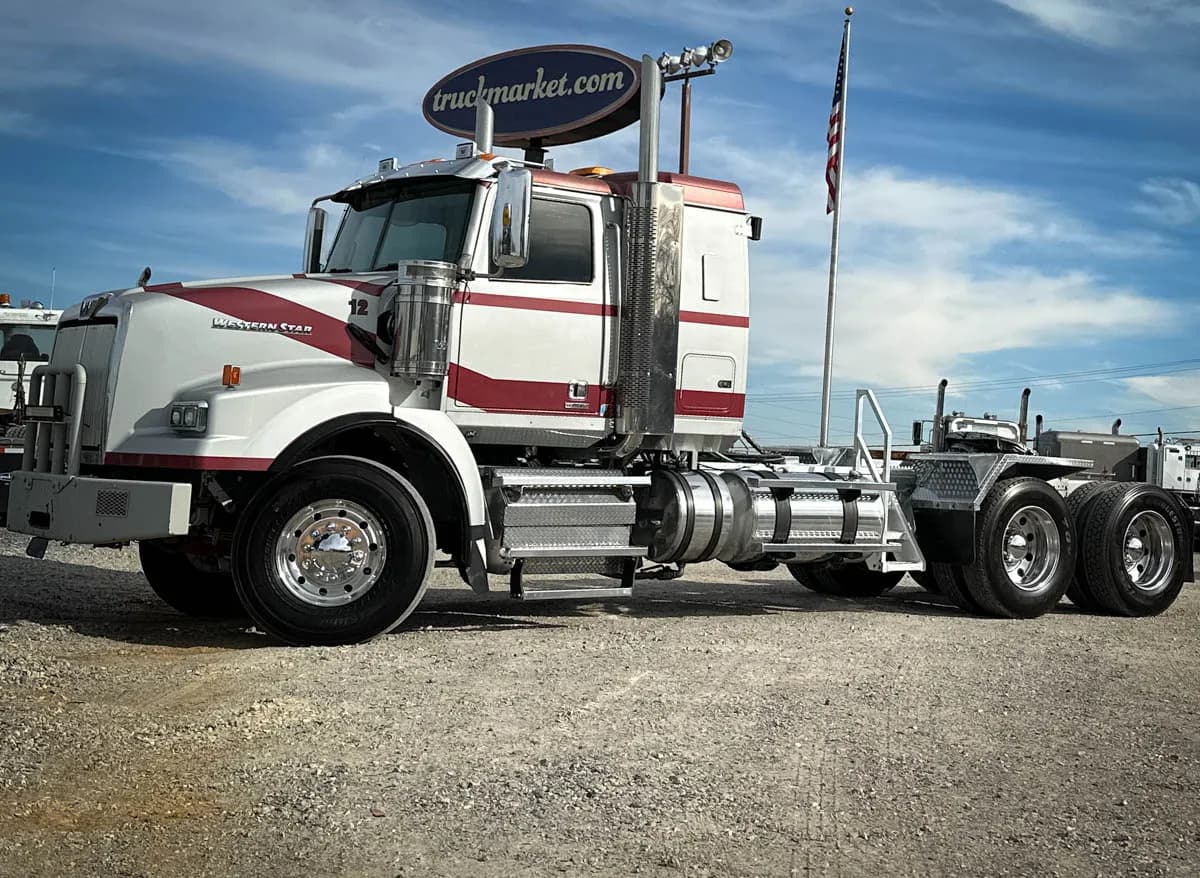 2015 Western Star 4900SB - Sleeper