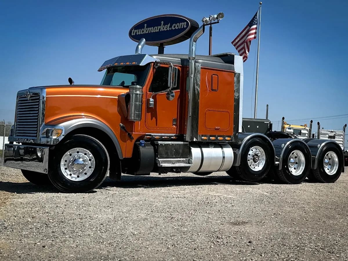 2016 International 9900i TRI - Sleeper