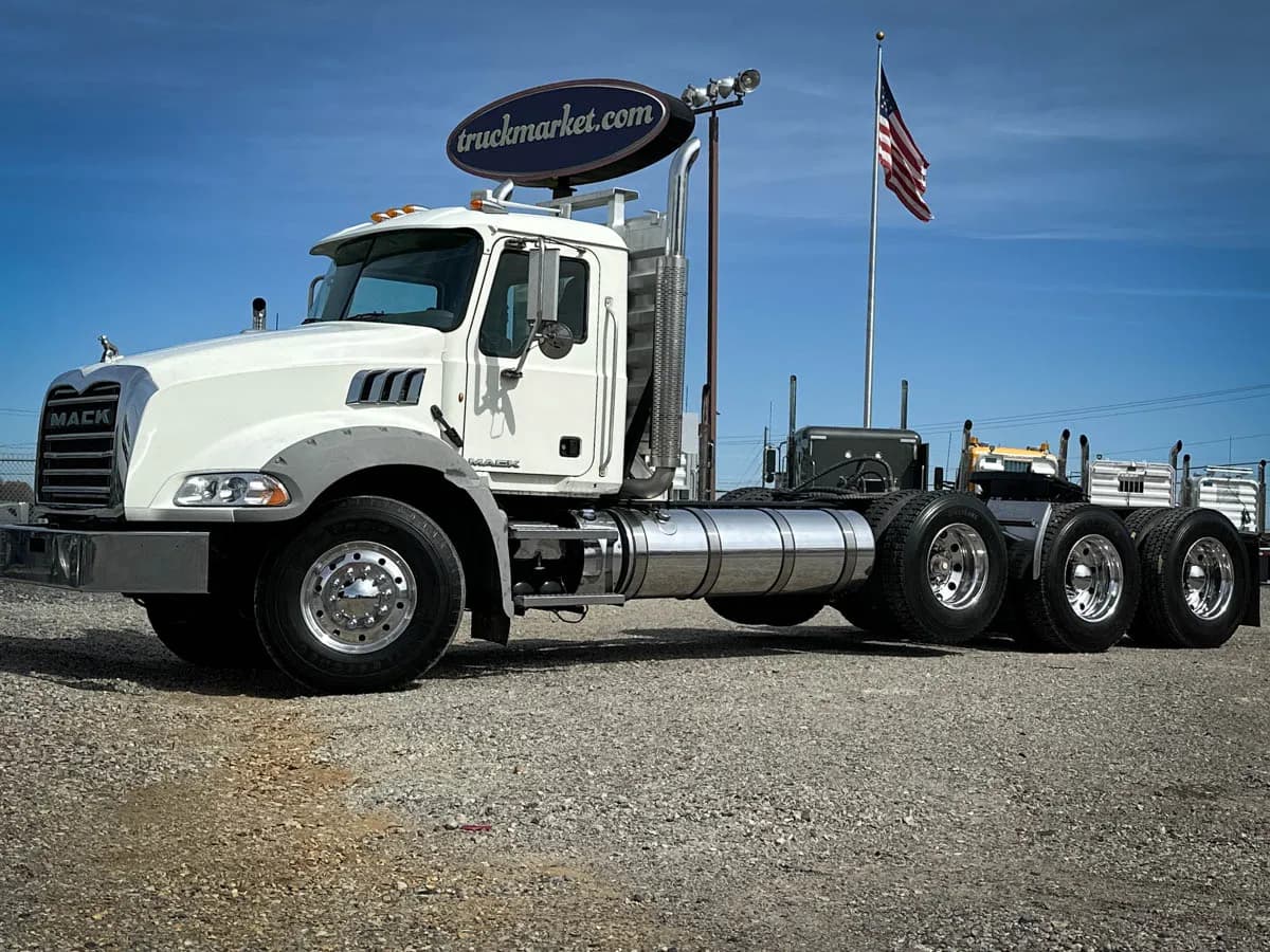 2012 Mack GU813 TRI - Day Cab