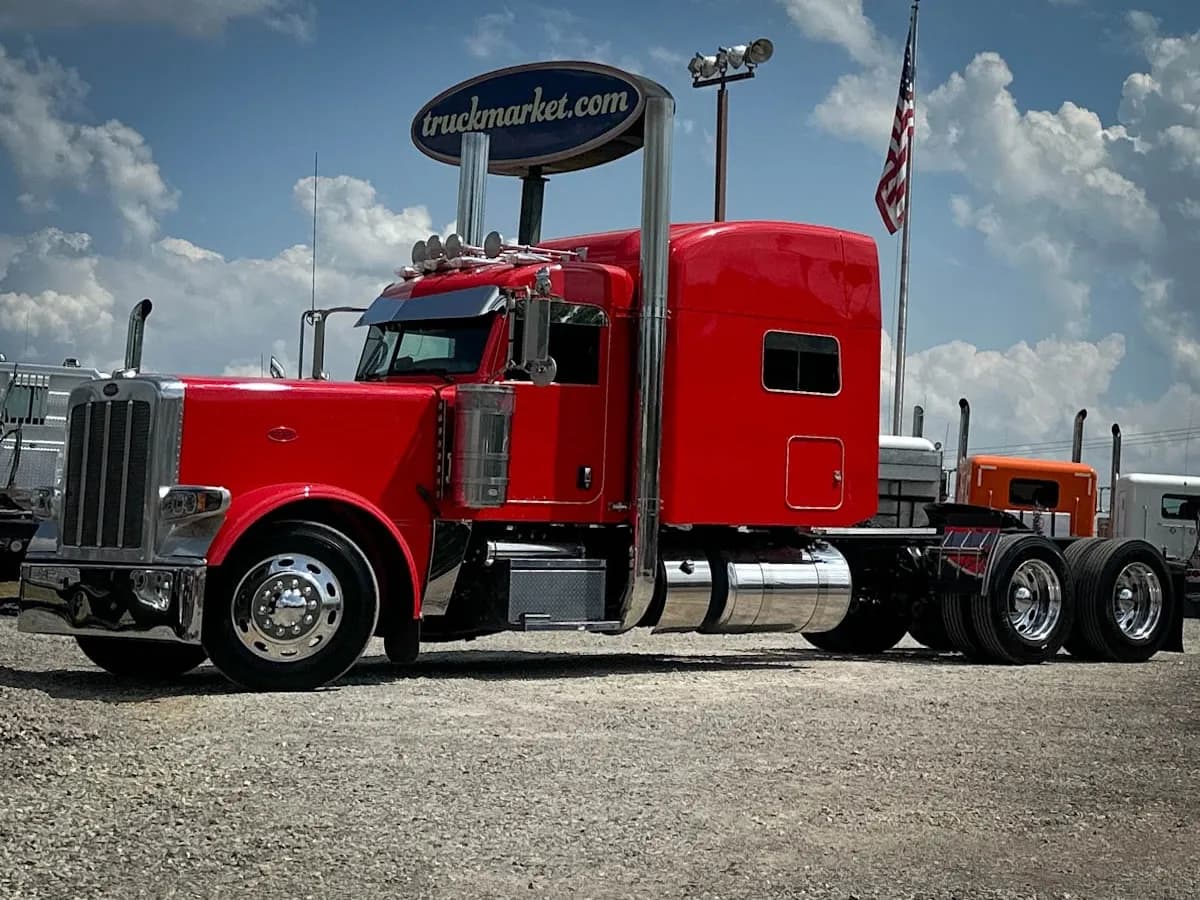 2013 Peterbilt 389 PRE - Sleeper