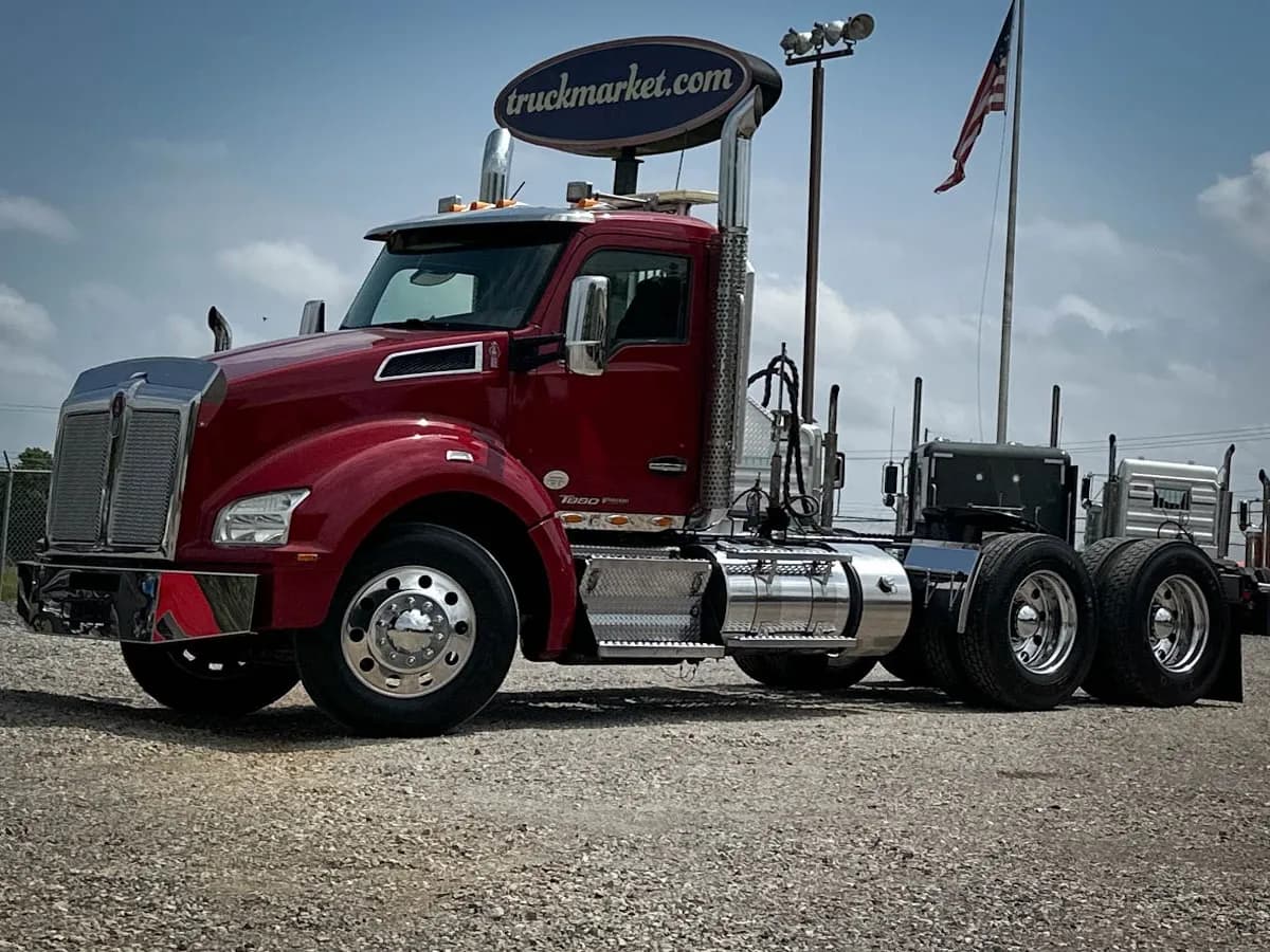 2018 Kenworth T880 - Day Cab