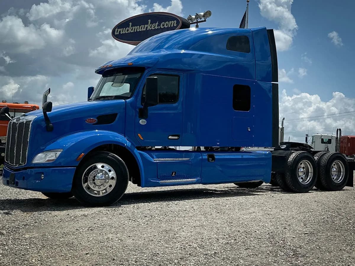 2022 Peterbilt 579 - Sleeper