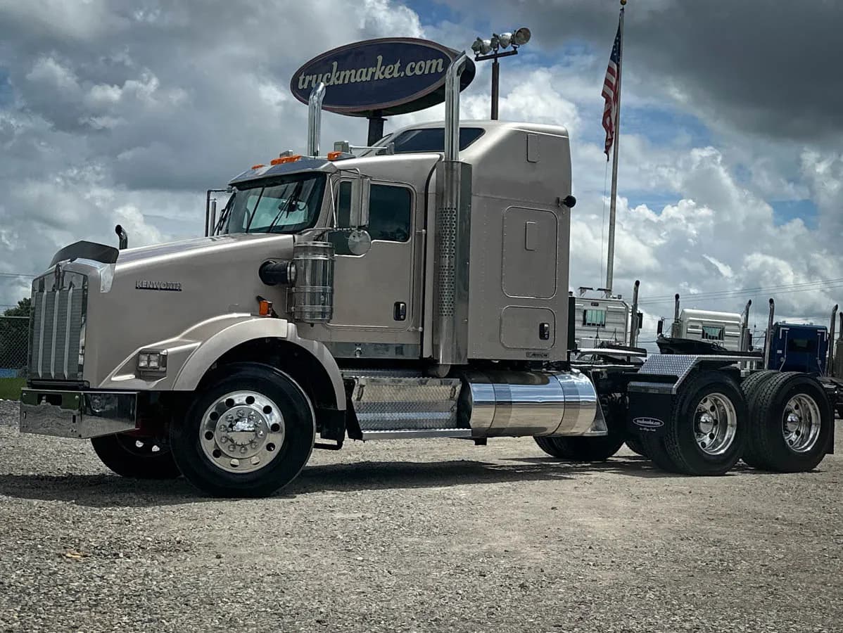 2012 Kenworth T800 - Sleeper