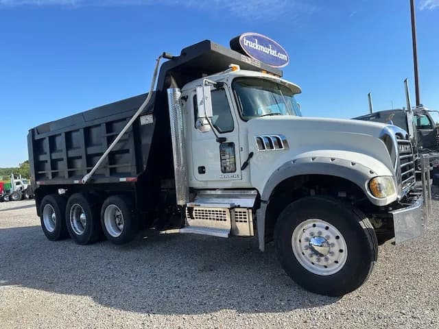 2018 Mack GU713 TRI - Dump