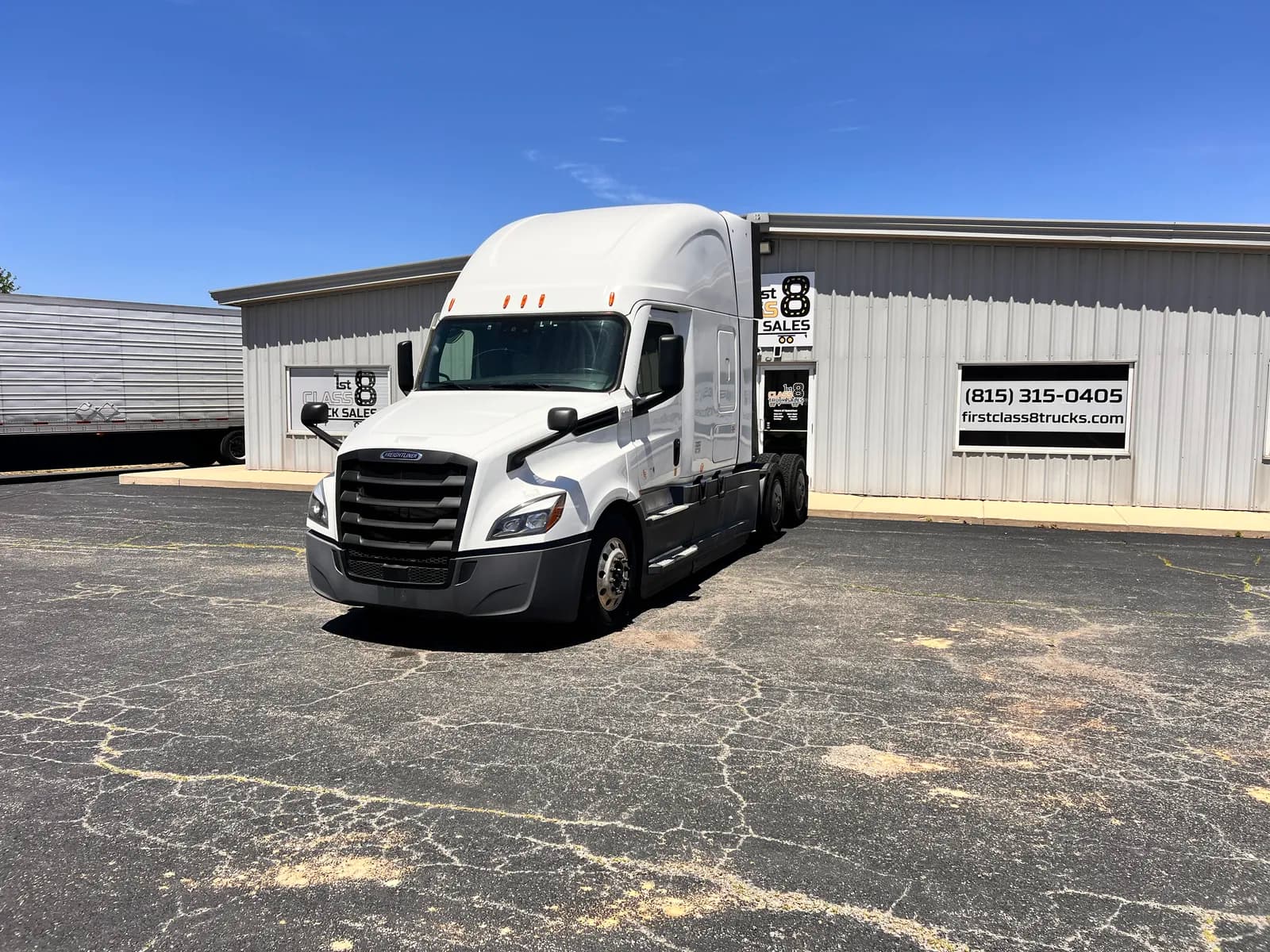 2022 Freightliner Cascadia - Sleeper
