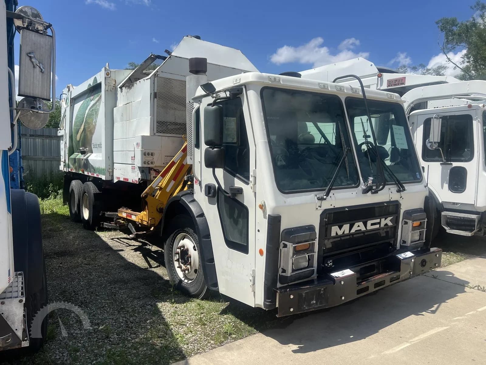 2019 Mack LR64 - Garbage