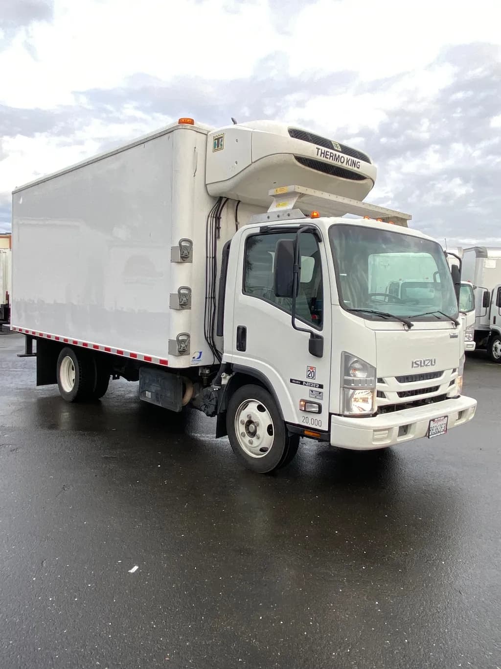 2019 Isuzu NRR 19,500 gvwr - Refrigerated