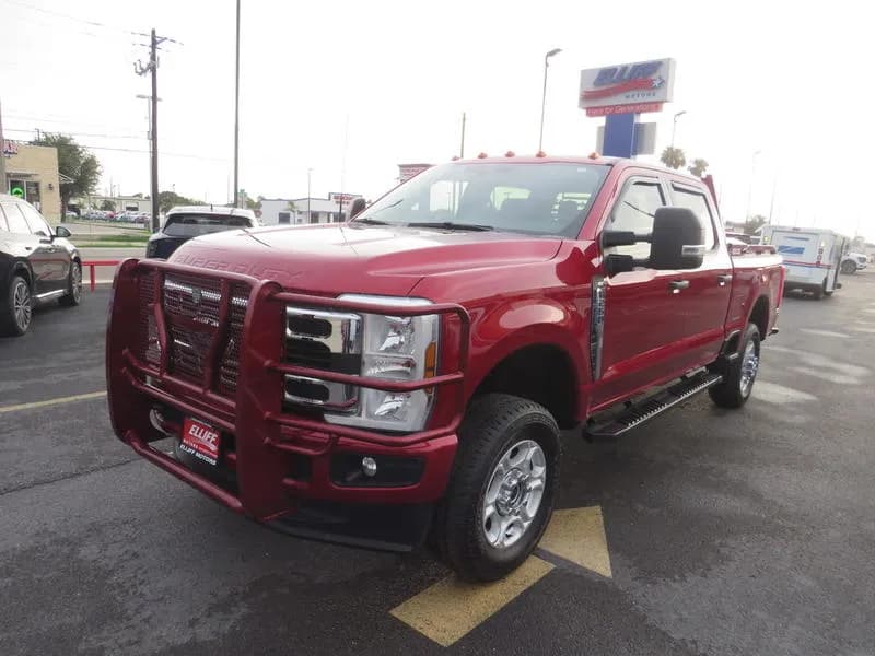 2025 Ford F250 Crew Cab XLT FX4 - Pickup