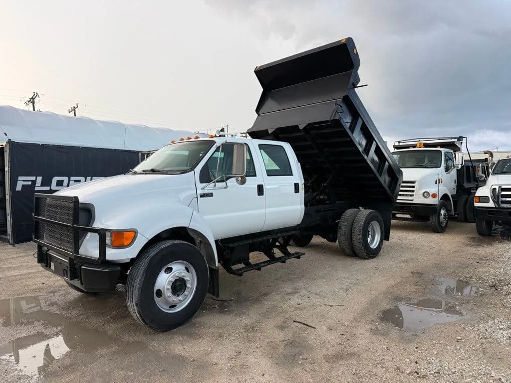 2003 Ford F-750 Crew Cab - Dump