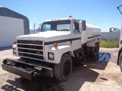 1982 International S2500 2000 Gallon Water Truck - Cummins 8 Speed Manual