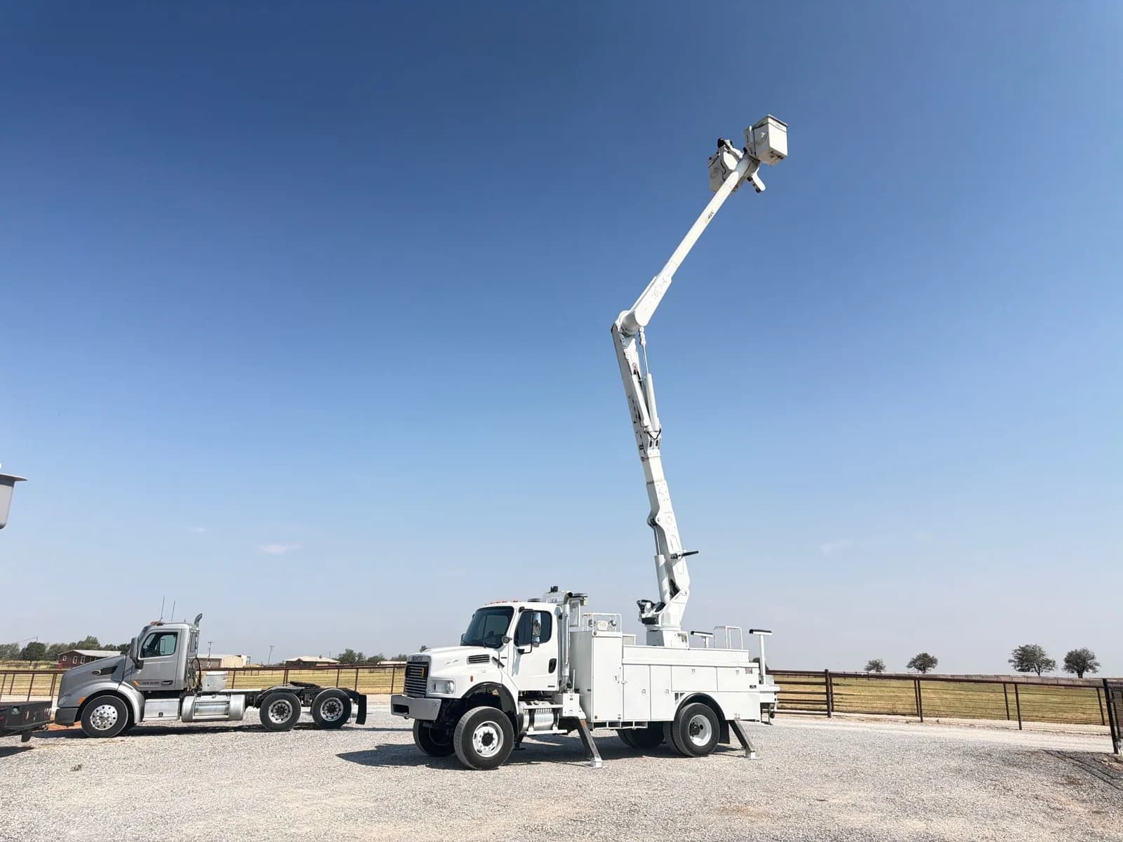 2007 Freightliner M2 106 - Bucket