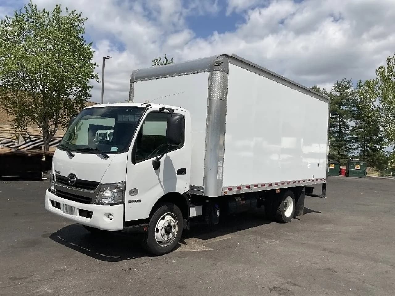 2020 Hino 195 - Box