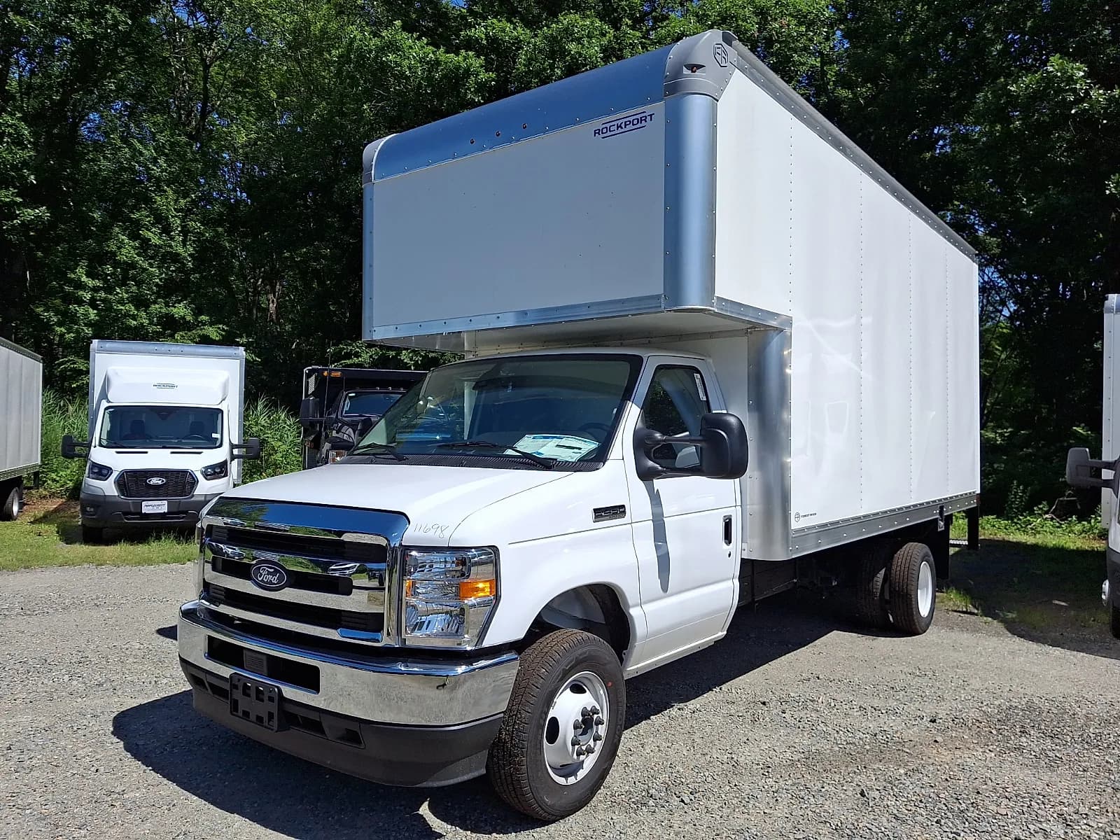 2027 Ford E-450 - Box