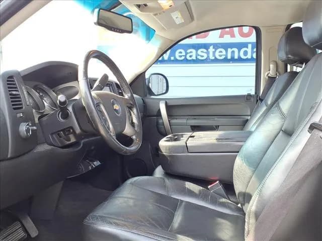 2011 Chevrolet SILVERADO 1500 - Pickup