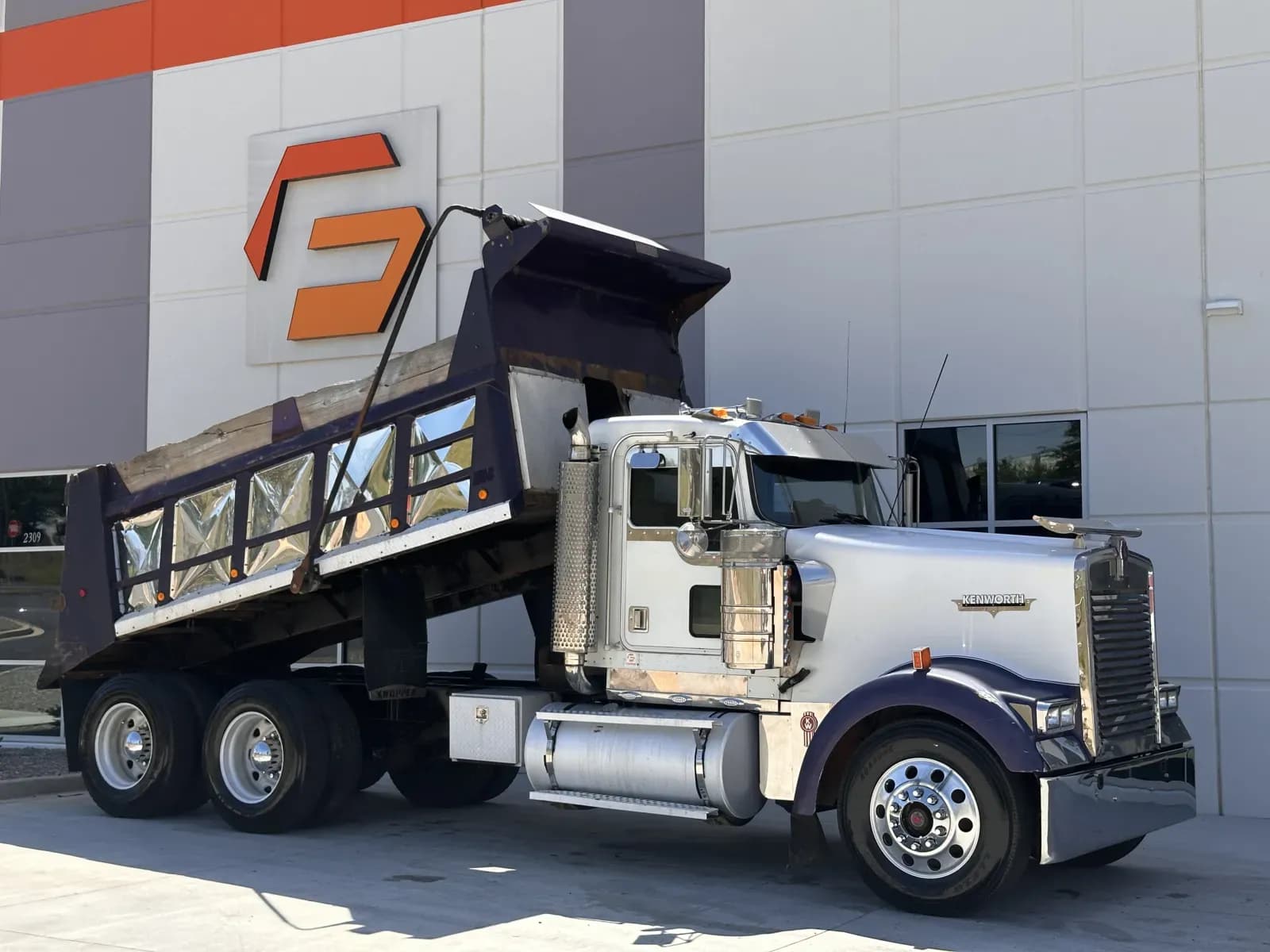 2001 Kenworth W900 - Dump