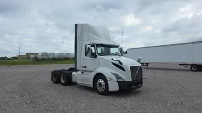 2020 Volvo VNL300 Day Cab Truck - Volvo D-13 Automatic - Day Cab