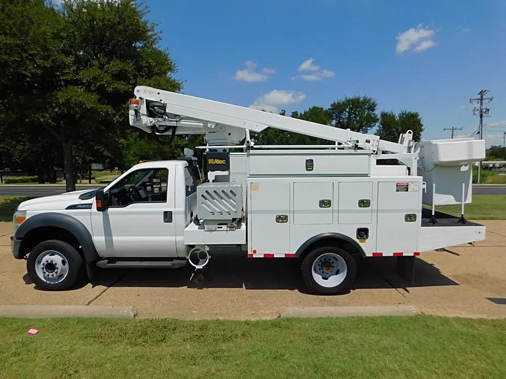2016 Ford F-550 - Bucket